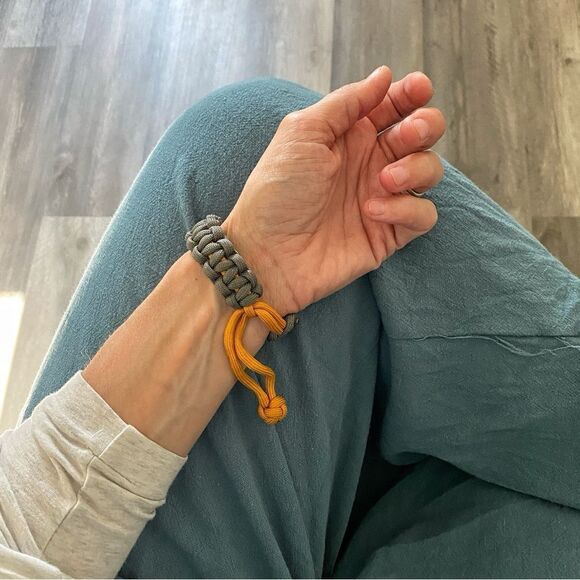 Cobra Paracord Bracelet NEW Unisex Gray Goldenrod Yellow Adjustable - Picture 6 of 8